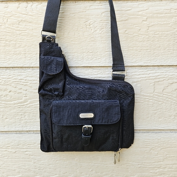 baggallini black sling bag - Picture 2 of 10